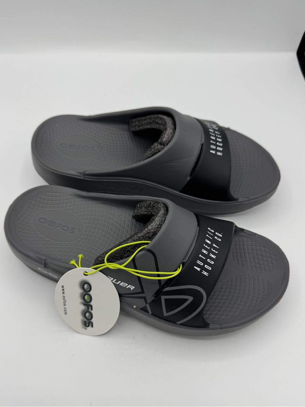 Oofos Black Slide Sandals ooahh sport unisex Bauer Slate 25 size junior 4 new